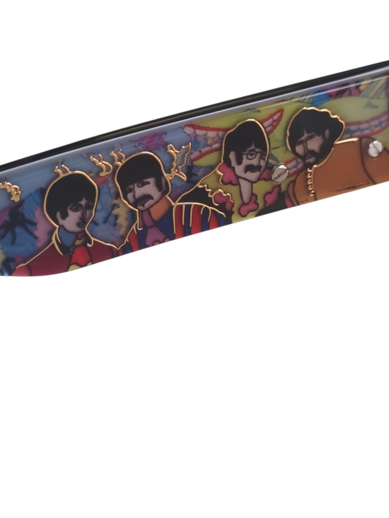 The Beatles Women\'s Black Sunglasses with Brown Gradient Lenses BYS001 main image 4